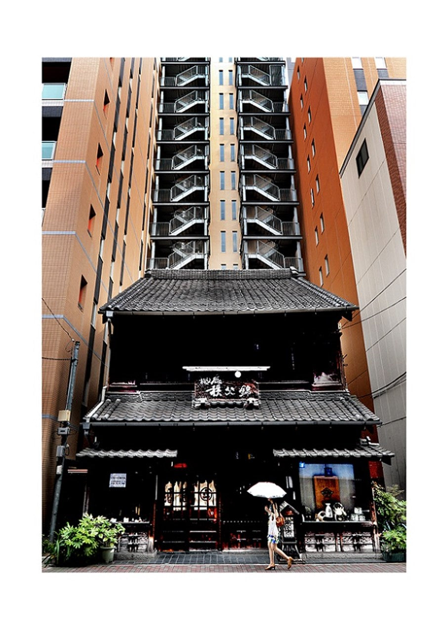 留在大樓的山谷中