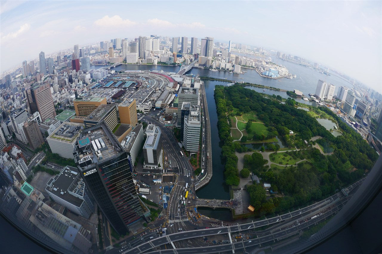 築地有終、神轎出巡遠望